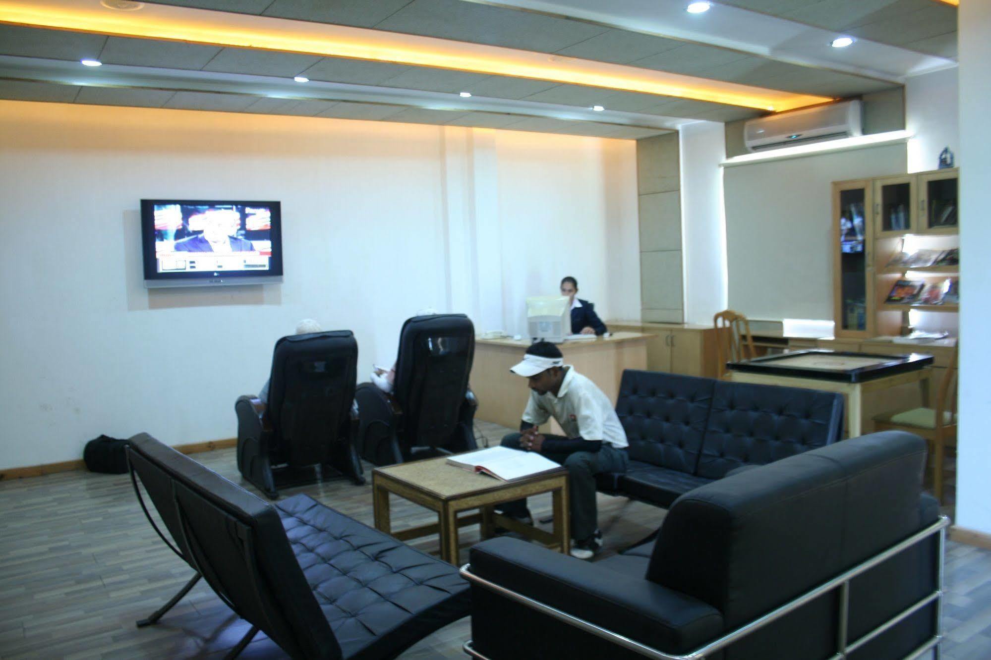 โรงแรมแคมเบย์ แซพไฟร์ คานธีนคร กันตินาการ์ ภายนอก รูปภาพ